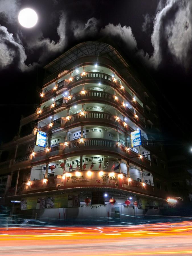 باتامبانغ First Hotel المظهر الخارجي الصورة